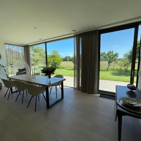 Fantastische Villa De Uitkijk Villa Bergen
